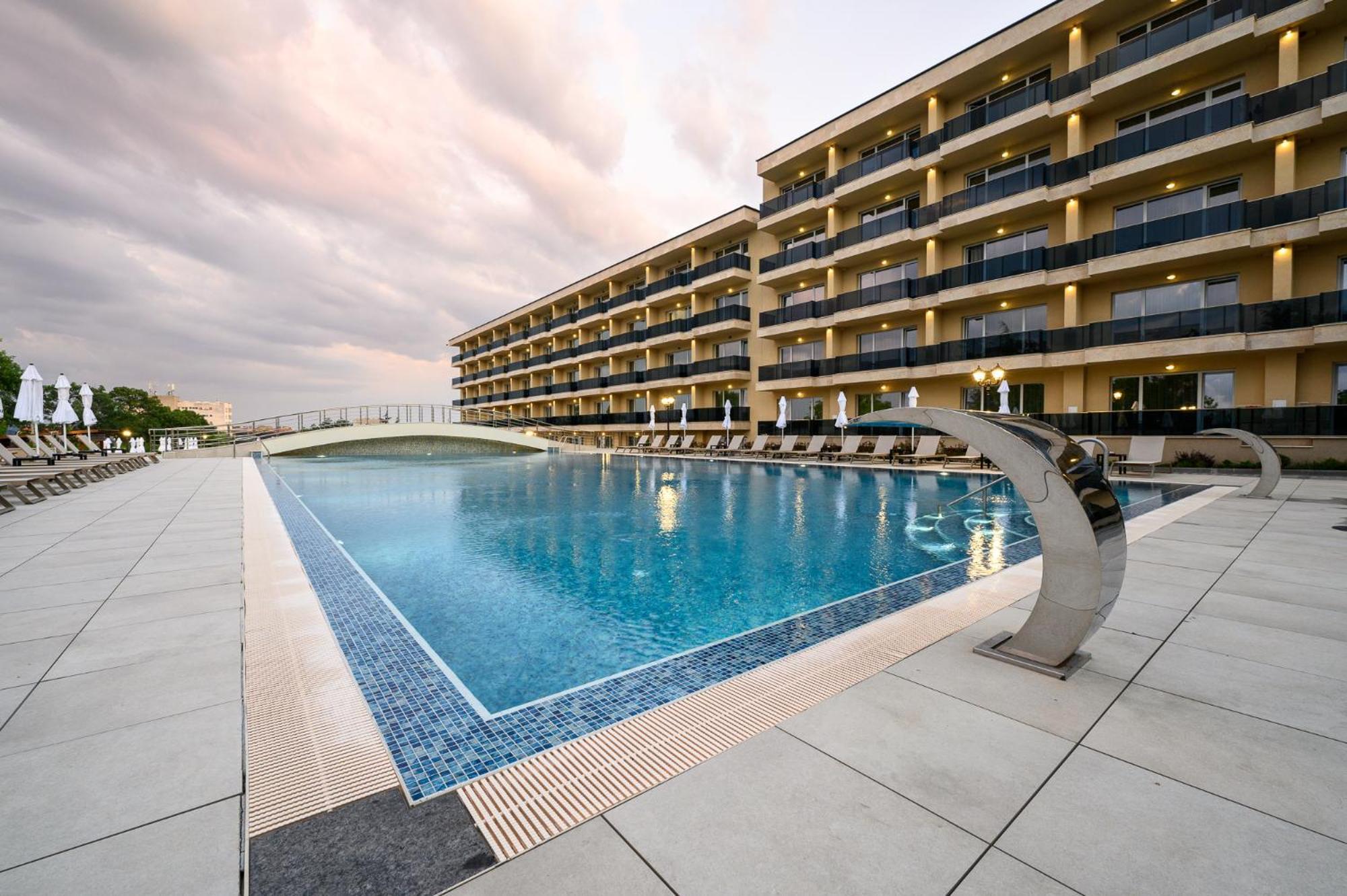 Empire Balneo & Spa Hotel 希萨里亚 外观 照片